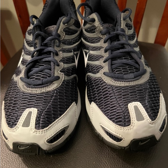 Nike Max Air. Like new. Men’s 9.5 - Picture 2 of 7